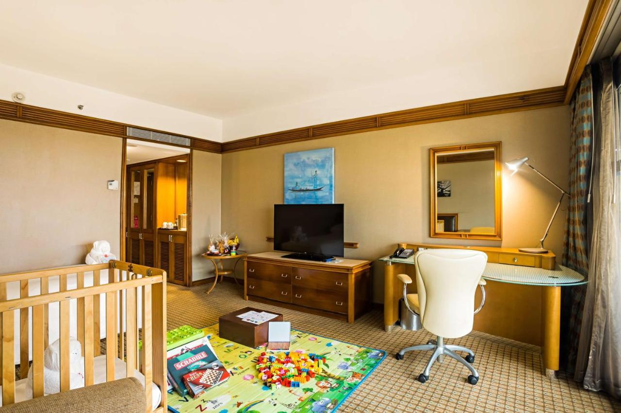 Отель Hilton Яунде Экстерьер фото