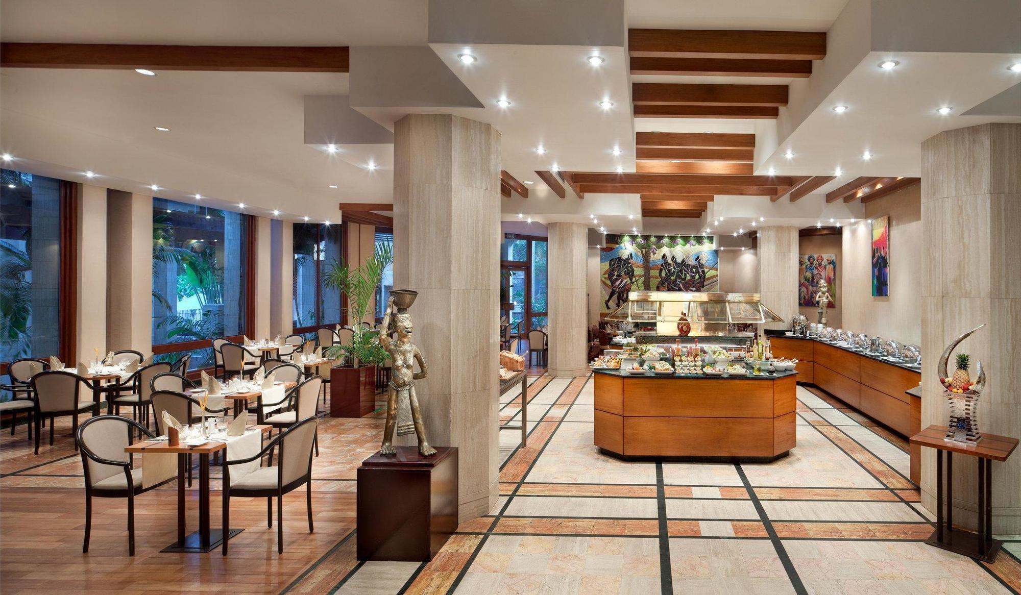 Отель Hilton Яунде Экстерьер фото