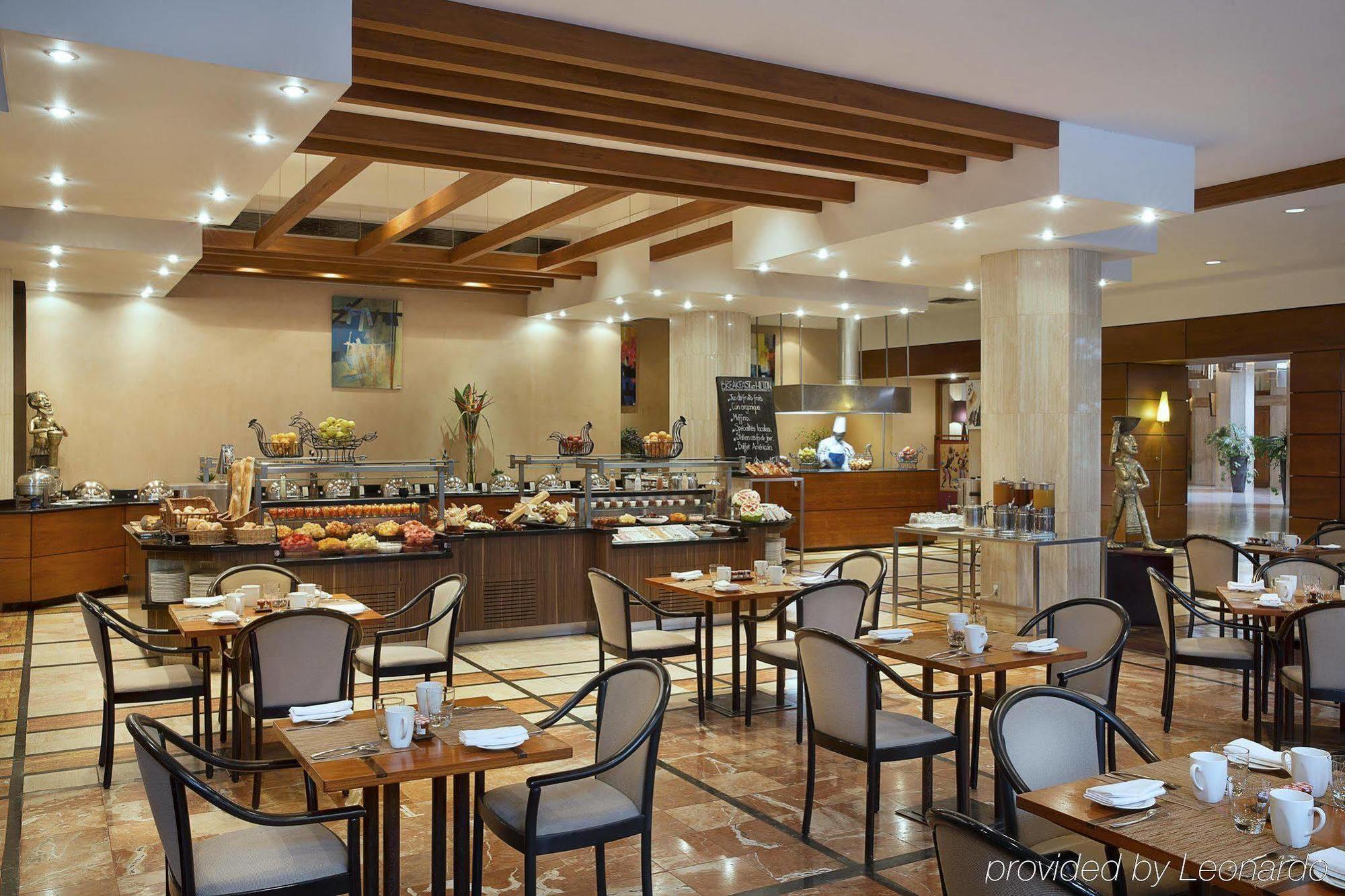 Отель Hilton Яунде Экстерьер фото