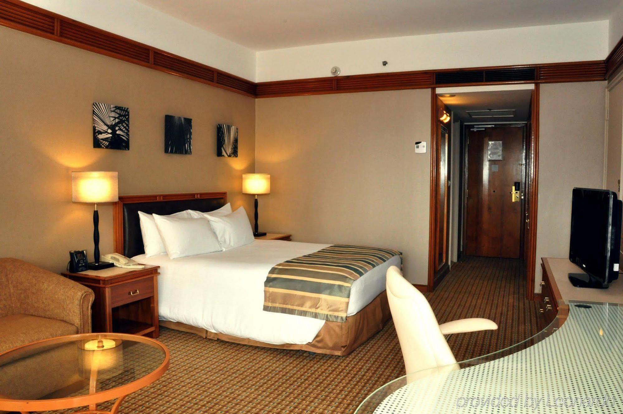 Отель Hilton Яунде Экстерьер фото