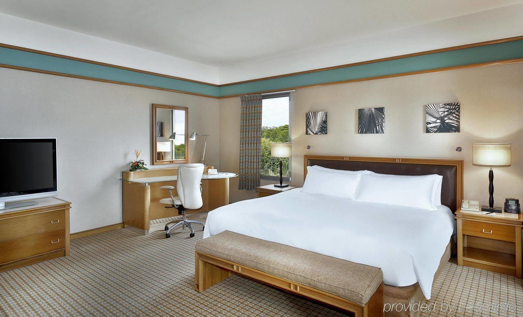 Отель Hilton Яунде Экстерьер фото