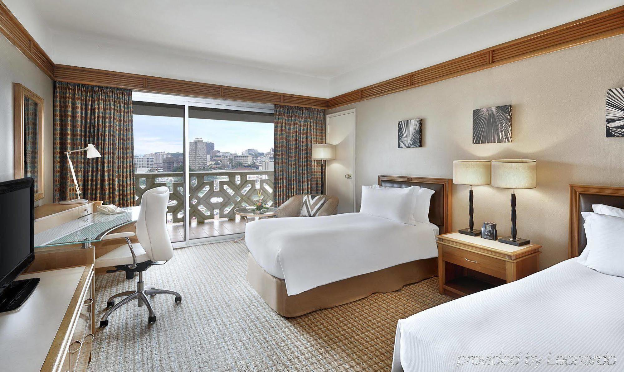 Отель Hilton Яунде Экстерьер фото
