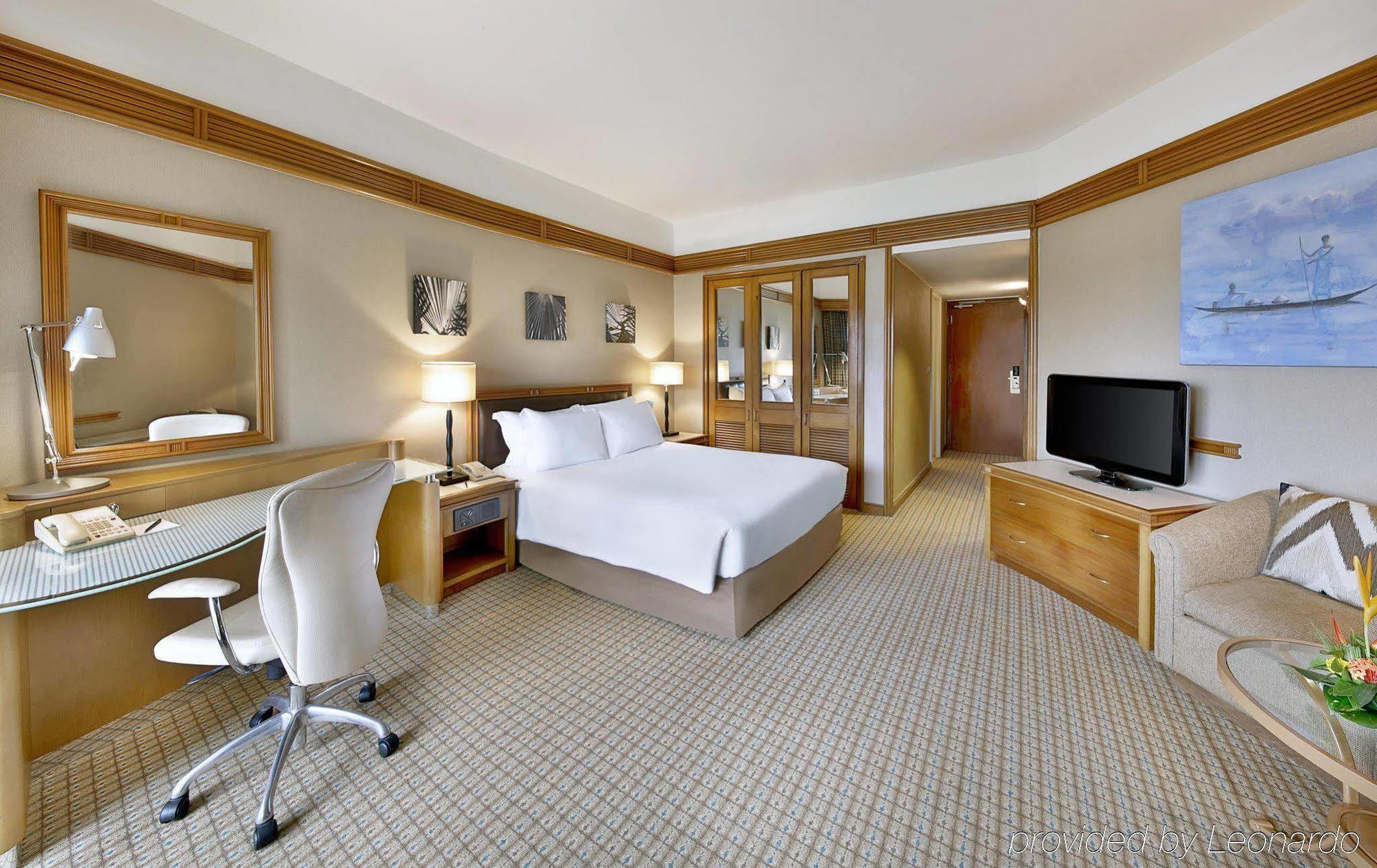 Отель Hilton Яунде Экстерьер фото
