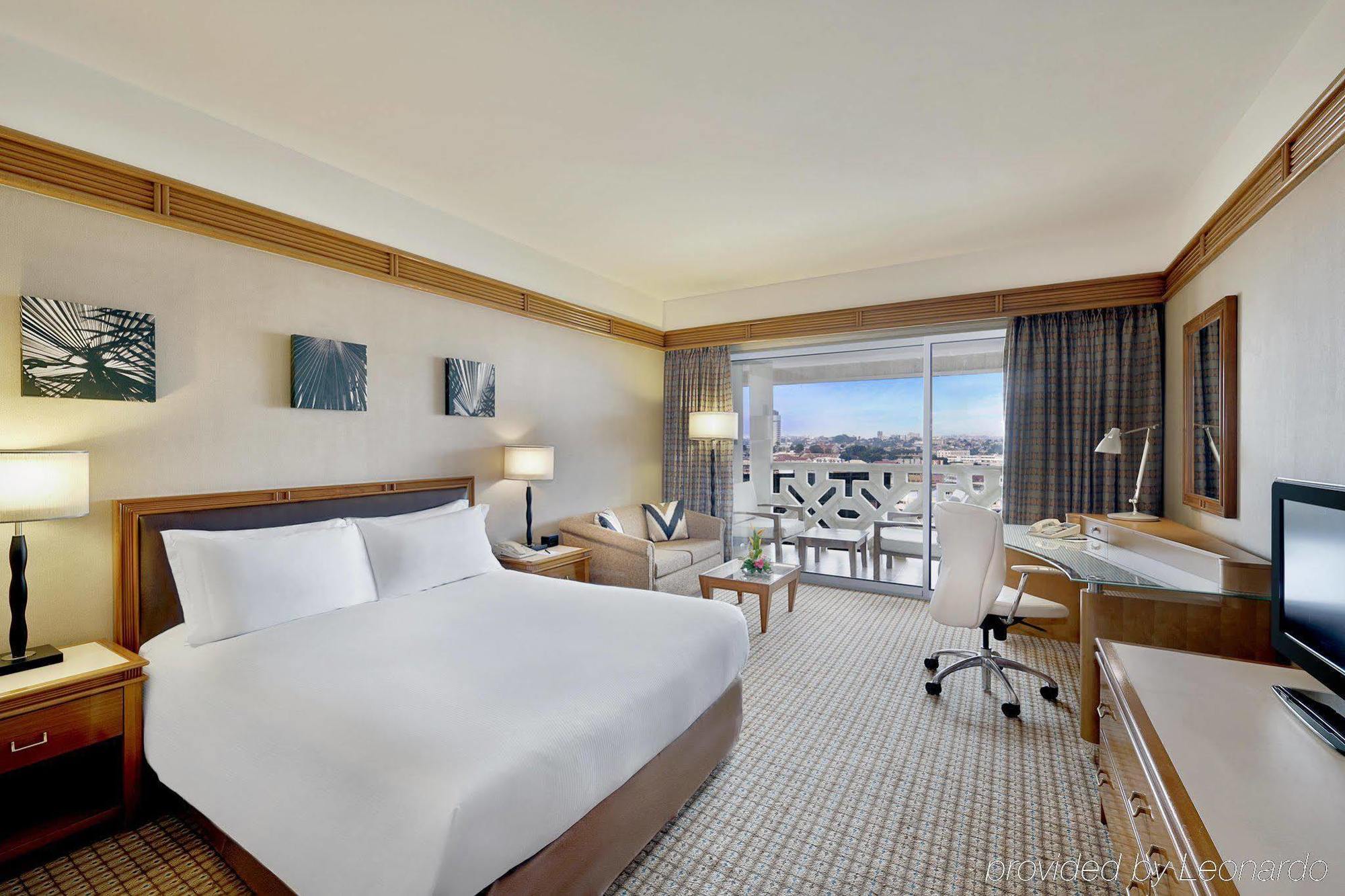 Отель Hilton Яунде Экстерьер фото