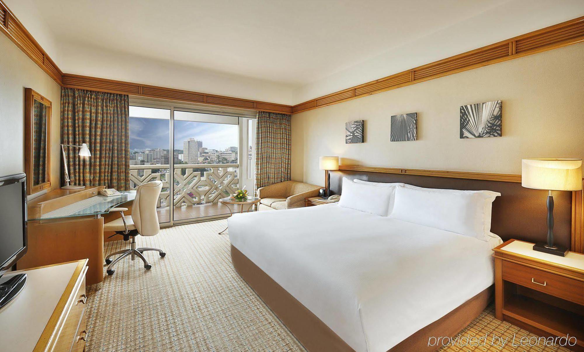 Отель Hilton Яунде Экстерьер фото