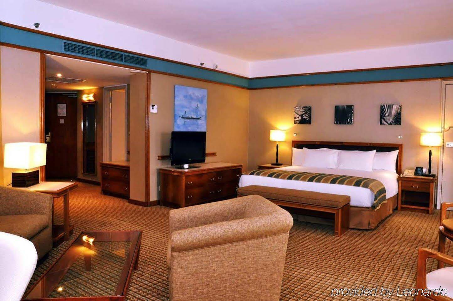 Отель Hilton Яунде Экстерьер фото
